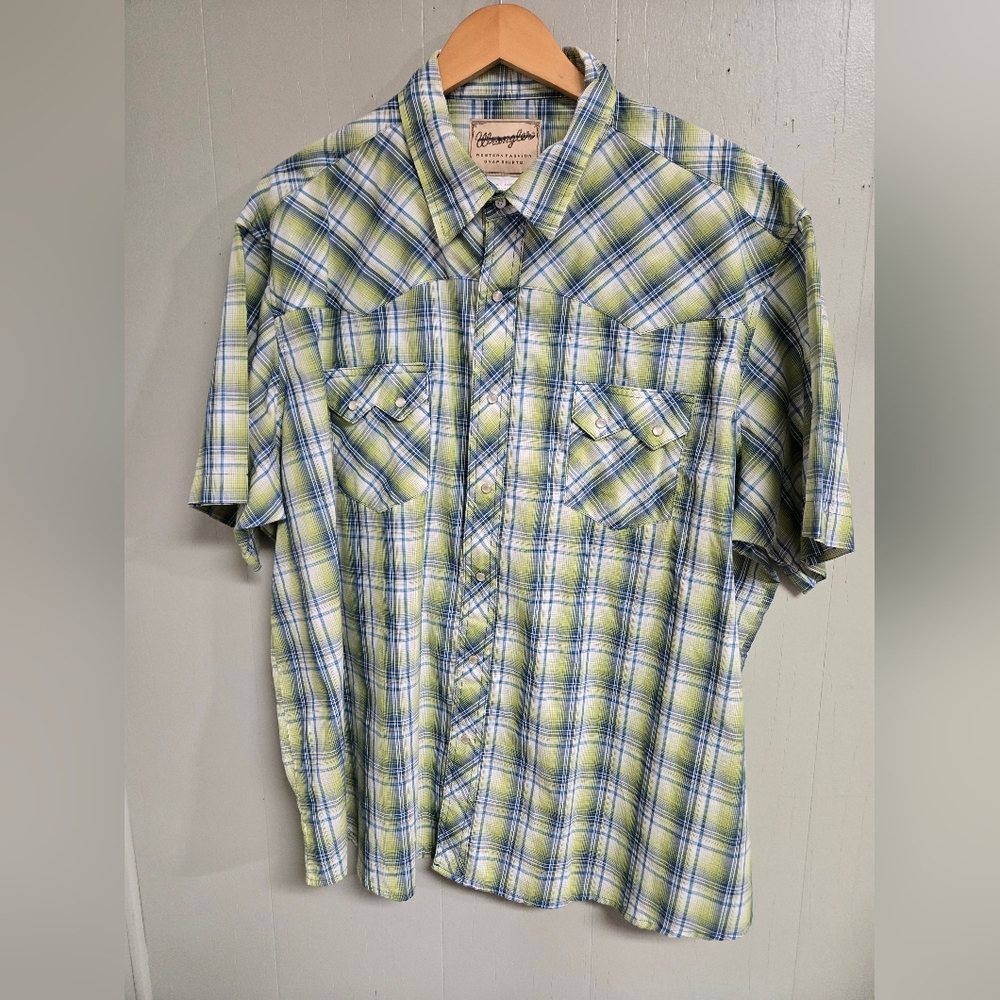 Wrangler Men's Blue and Green Plaid Button Down Shirt